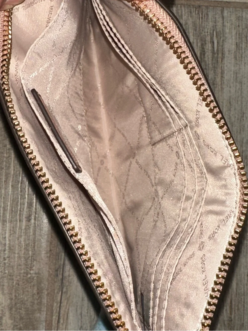 Michael Kors Dusty Rose Studded Leather Clutch⚜️
